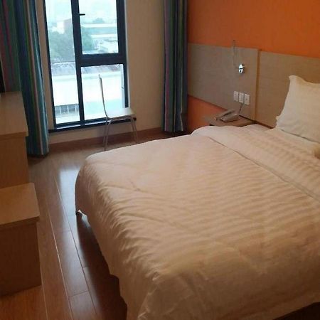 7 Days Inn Shanghai Minhang Dongchuan Road Jiaotong University Exteriör bild